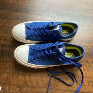 Women’s converse size 7